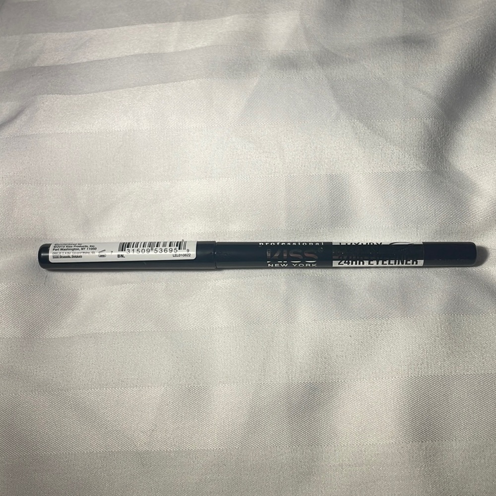 Kiss Luxury 24hr Eyeliner Black